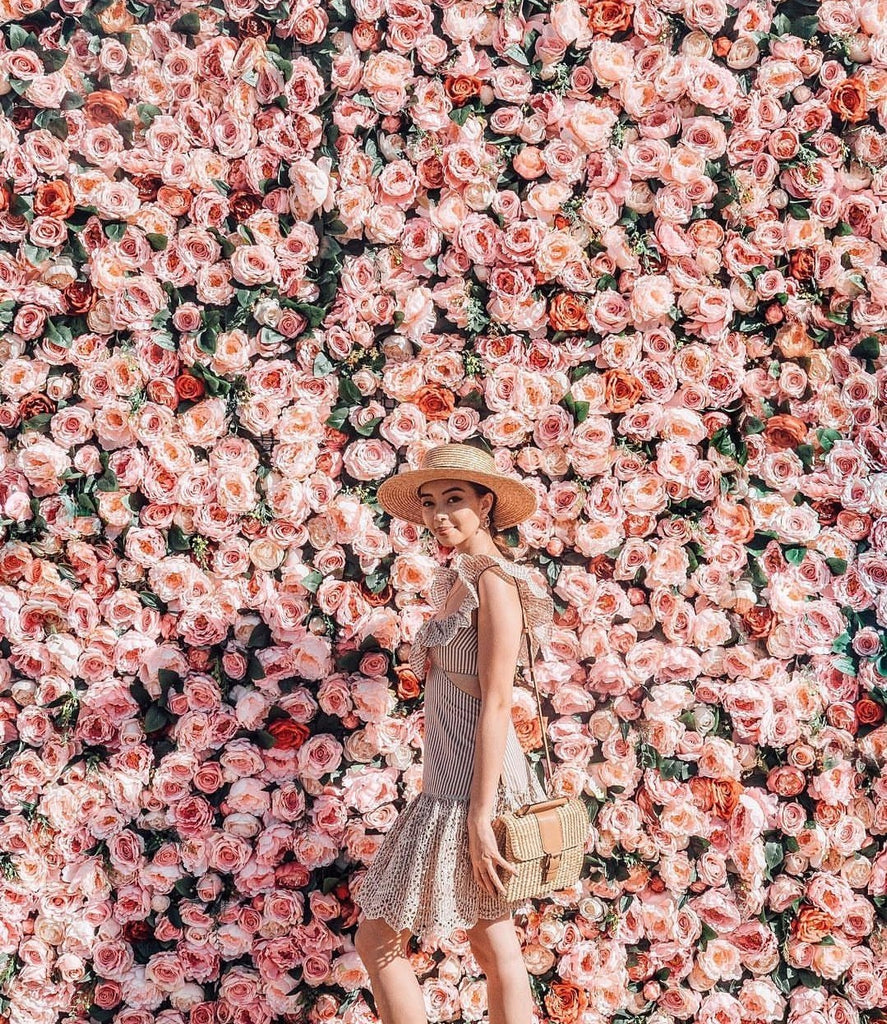 A flower dose not thing of competing with the flower next to it. It just blooms....MINI VIPHA wicker bag