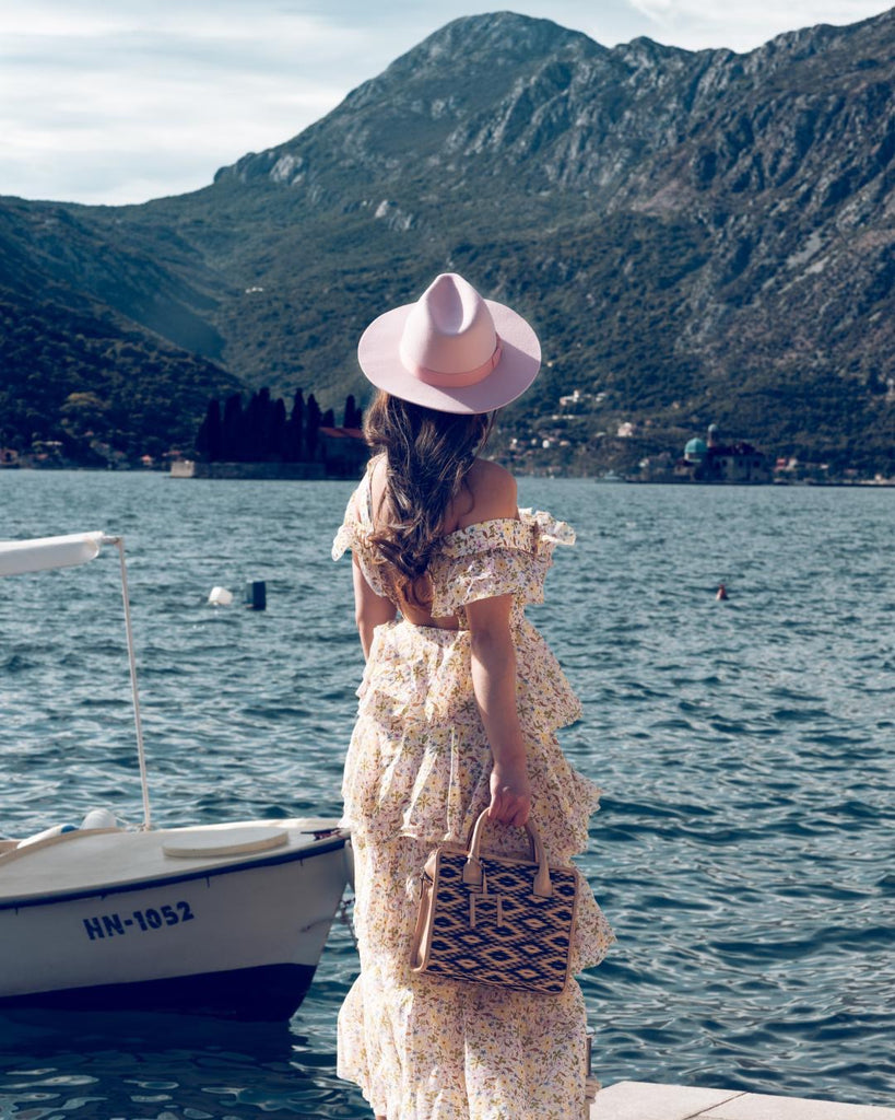 What a timeless and classic seagrass wickerbag